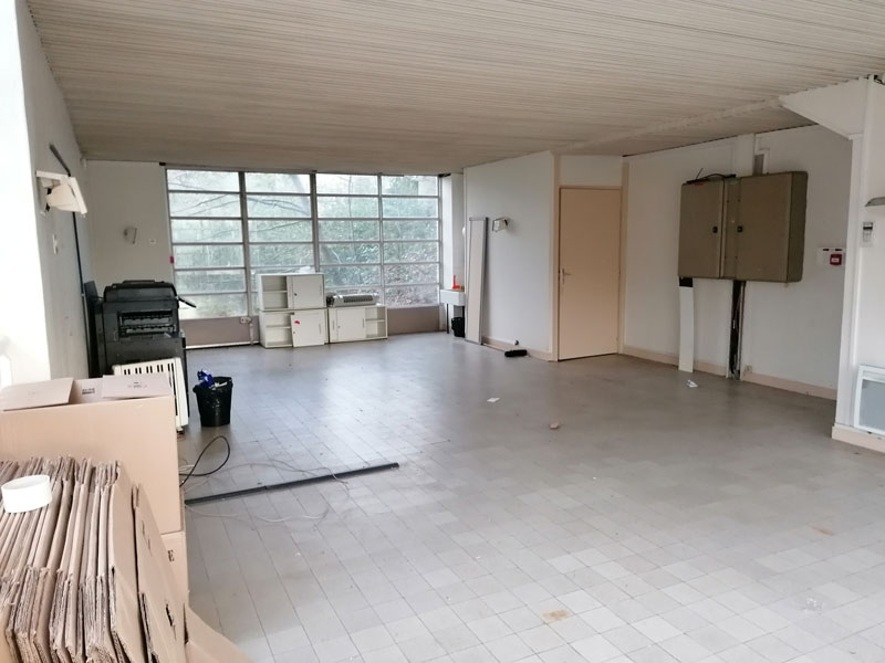 Pavillon de l'école de plein air vide.